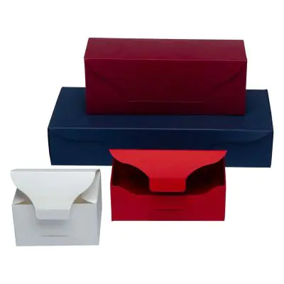 Scatola in cartoncino colorato con coperchio annesso