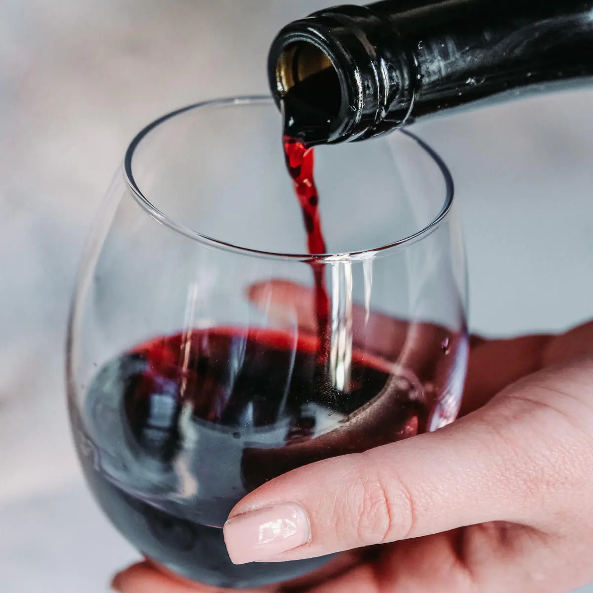 Non sai quale confezione usare quando si regala del vino? Vediamo acuni consigli utili